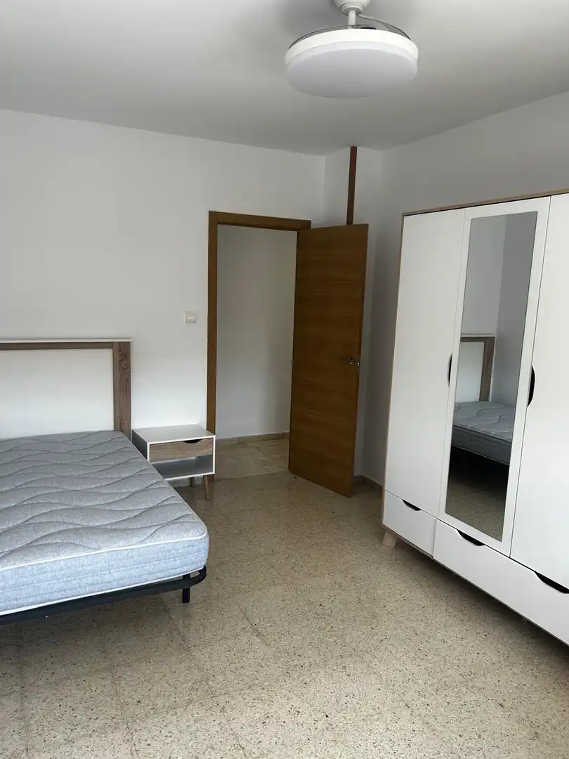 Schlafzimmer von Wohnung zur Miete in Granada mit Klimaanlage, Heizung und Möbliert
