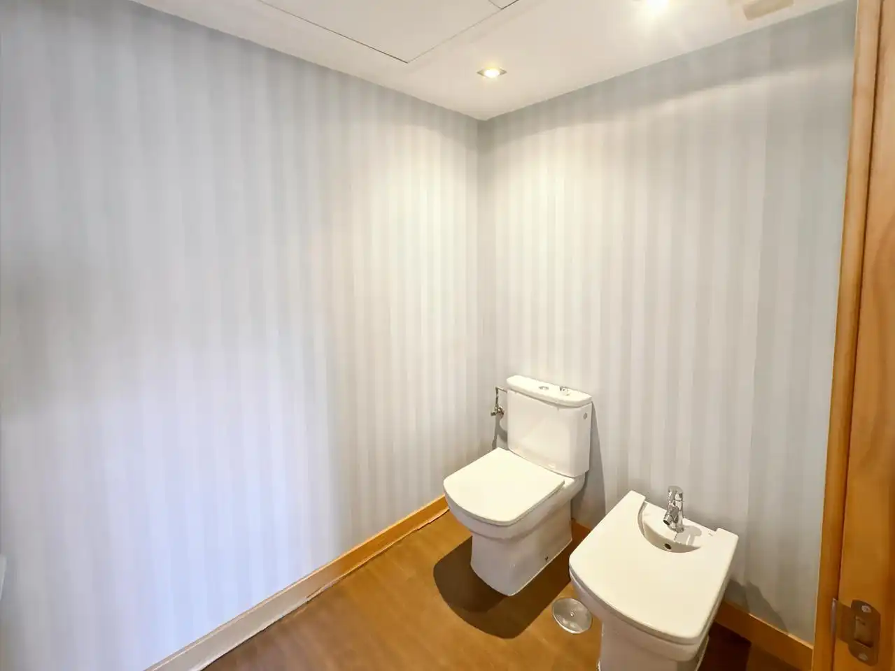 Baño de Piso en venta en Madrid con Aire acondicionado, Calefacción y Piscina comunitaria