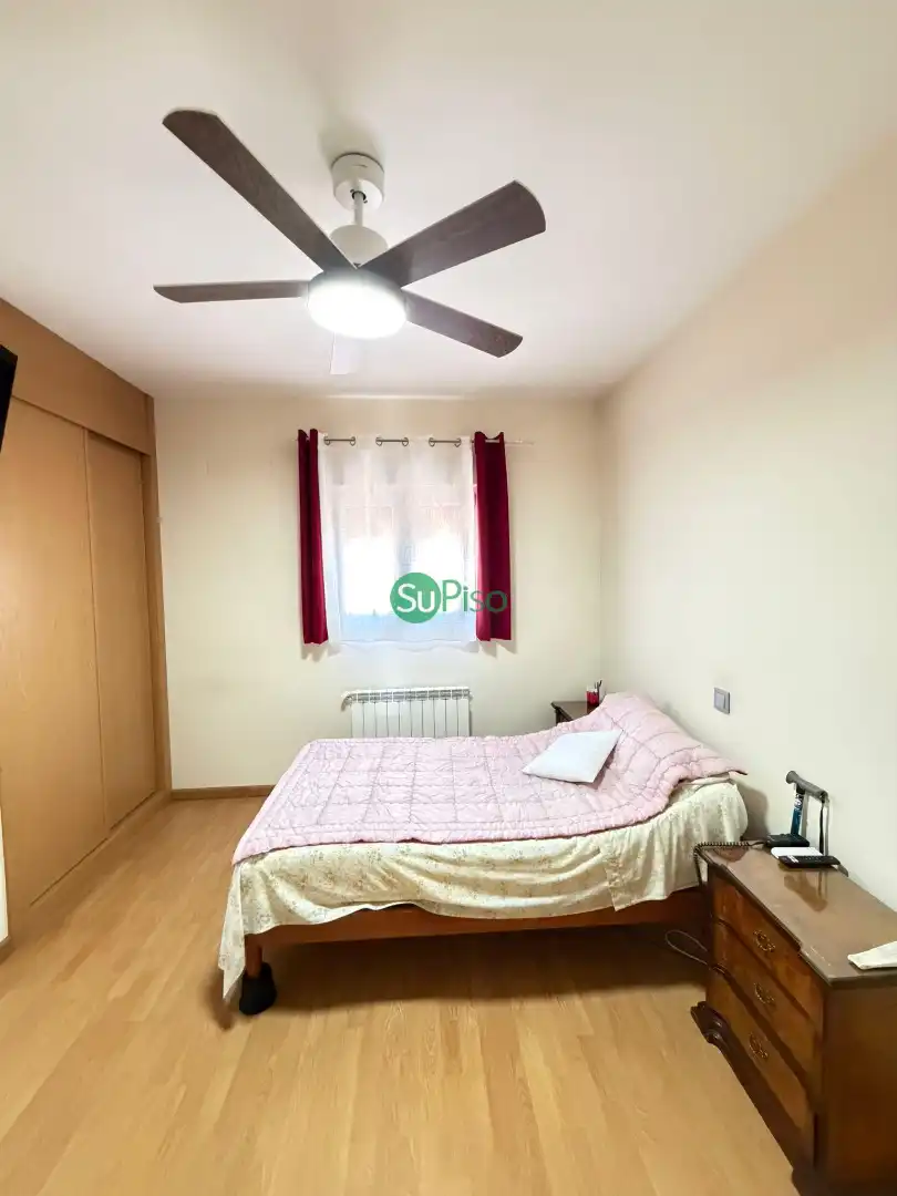 Chalet con jardín en venta en Calle Portugal 2, imagen 2