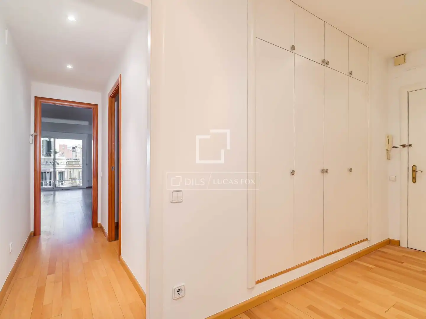 Wohnung zum Verkauf in Barcelona mit Klimaanlage, Heizung und Balkon