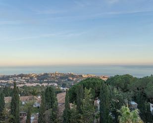 Vista exterior de Àtic de lloguer en Benalmádena amb Aire condicionat, Calefacció i Terrassa