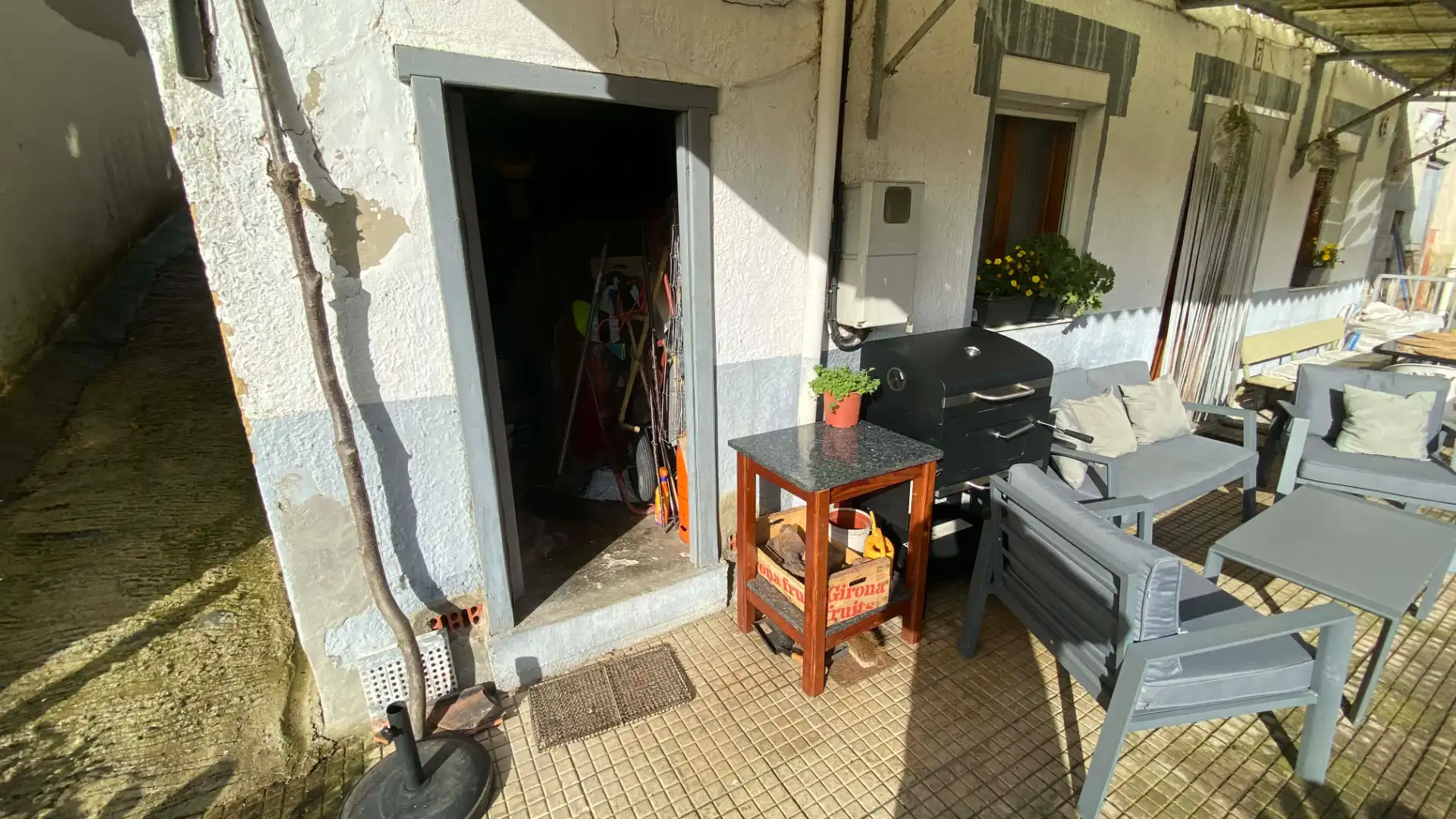 Terrasse von Einfamilien-Reihenhaus zum Verkauf in San Martín del Rey Aurelio mit Privatgarten, Terrasse und Möbliert