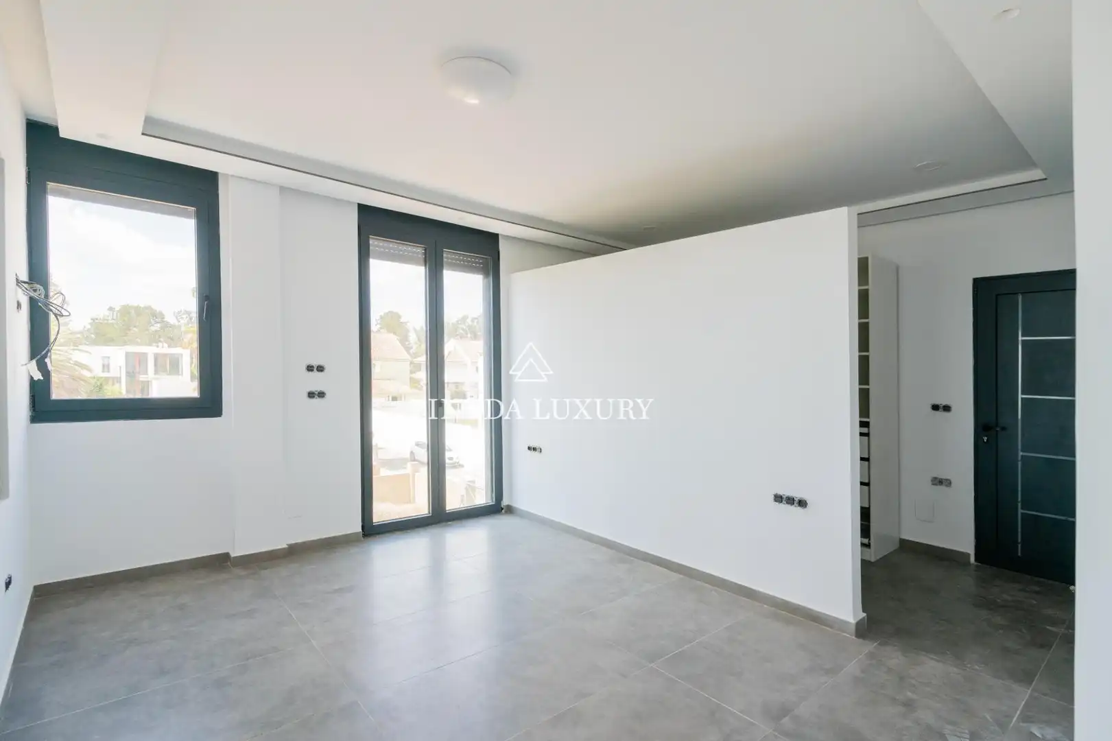 Houses for sale in Calle Sagunto, Corinto - Almarda