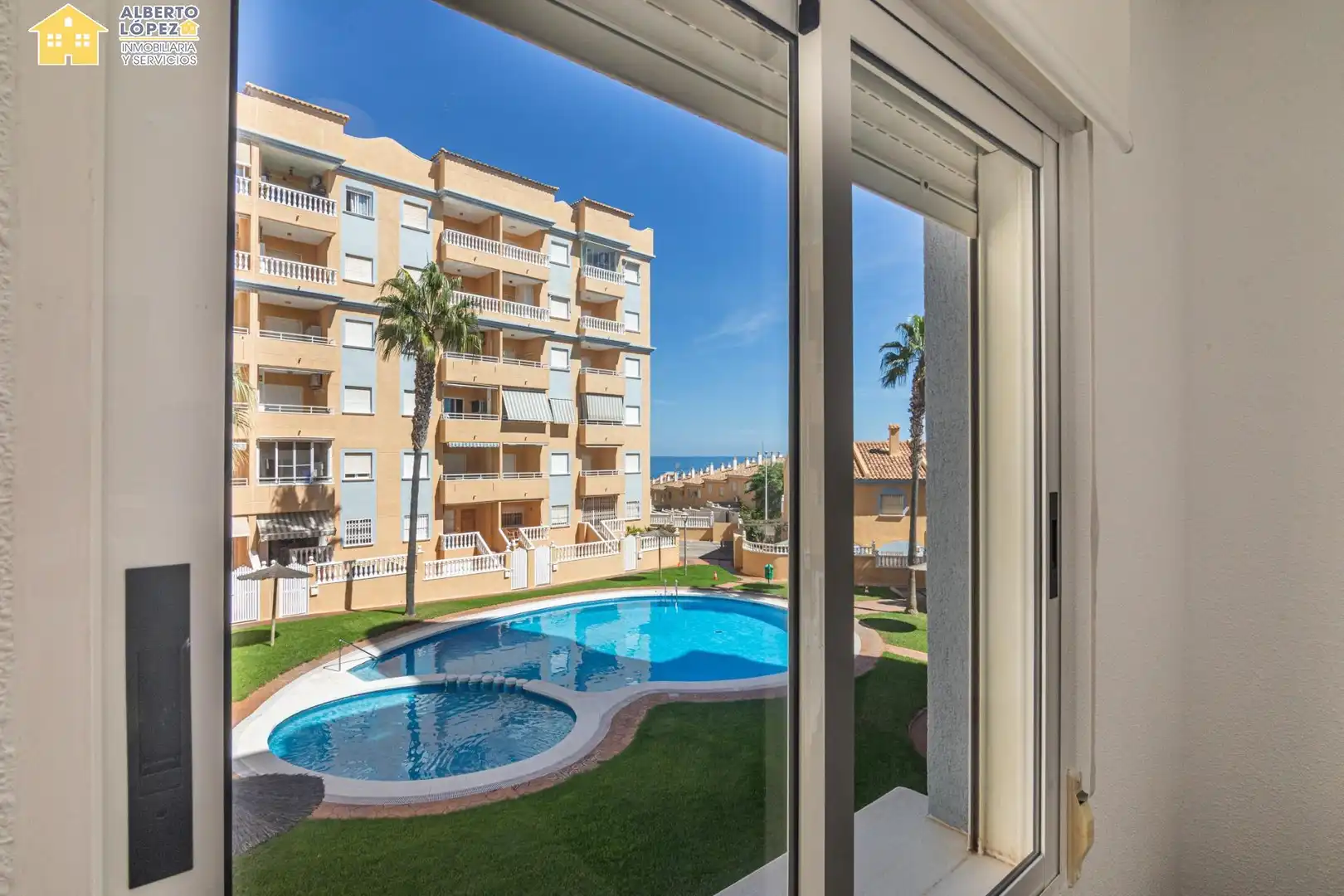 Bungalow with terrace for sale in Los Arenales del Sol, imagen 35
