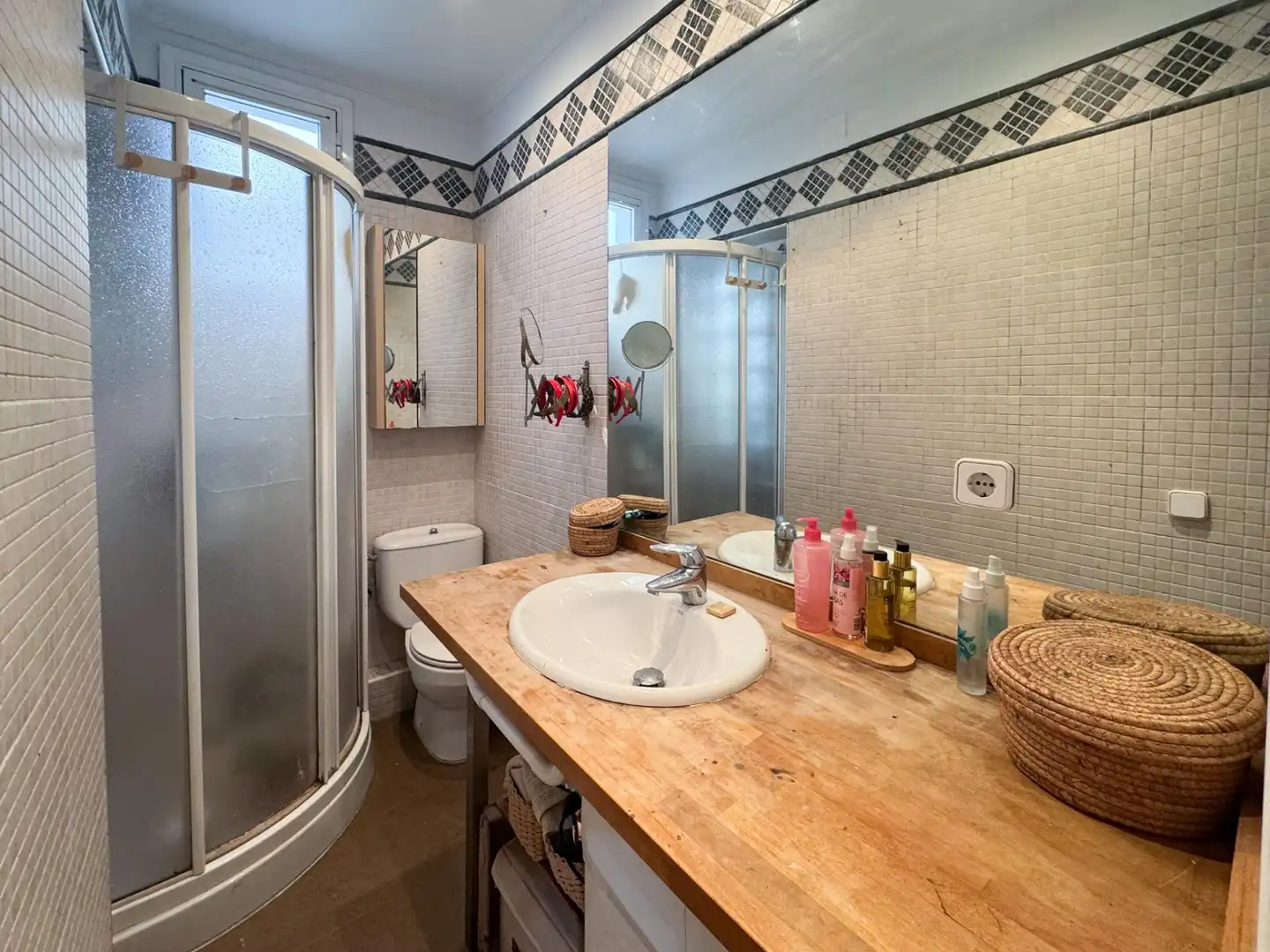 Bathroom of Attic for sale in Madrid  with Air Conditioner and Heating