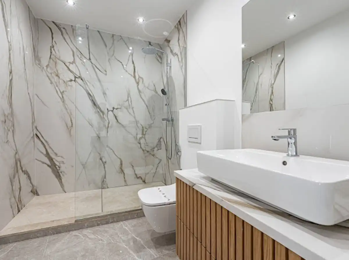 Baño de Casa adosada en venta en Benahavís con Aire acondicionado, Terraza y Trastero