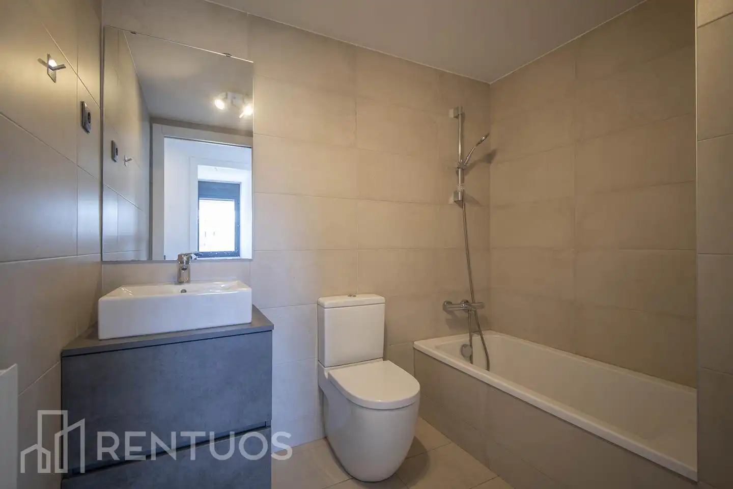 Bathroom of Flat for rent in Badalona  with Air Conditioner, Heating and Parquet flooring