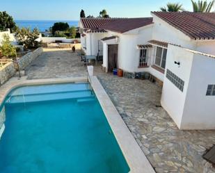 Piscina de Casa o xalet en venda en Vélez-Málaga amb Jardí privat, Piscina i Moblat