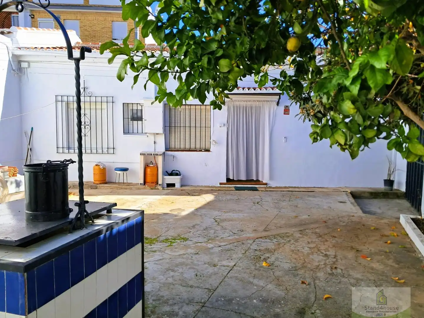 Vista exterior de Casa adosada en venda en Bollullos Par del Condado amb Aire condicionat, Calefacció i Traster