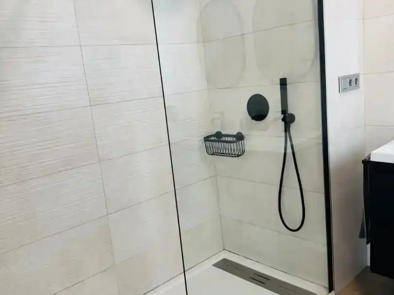 Baño de Piso en venta en Dos Hermanas con Aire acondicionado, Piscina y Balcón