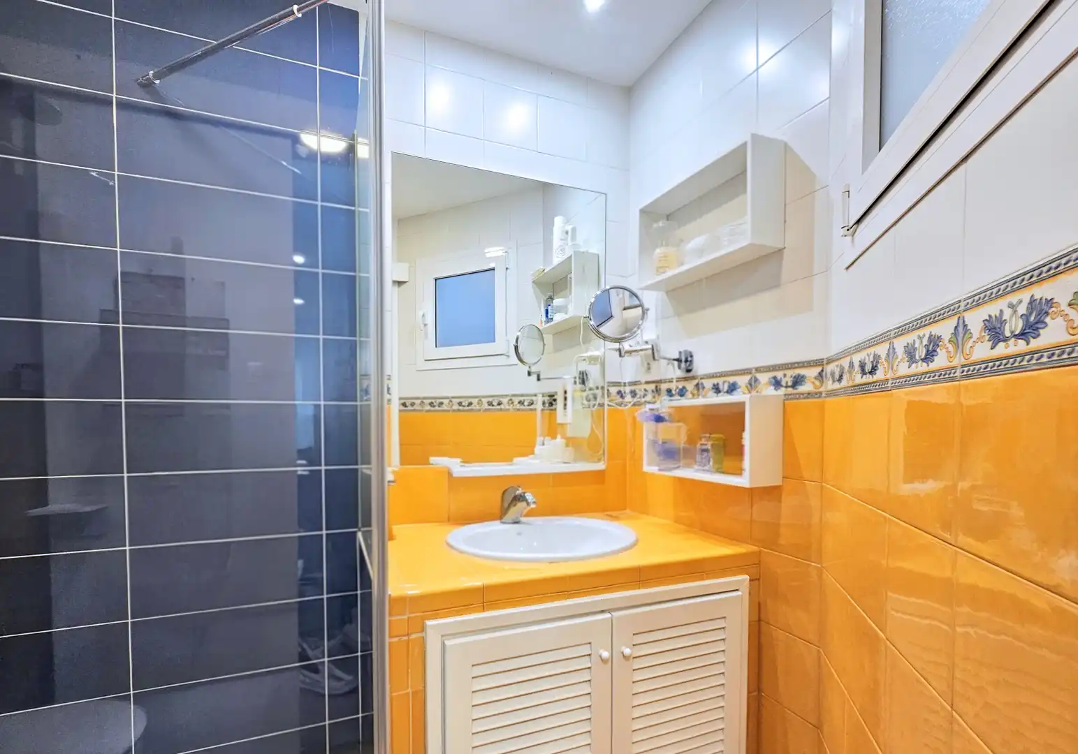Bathroom of Flat for sale in Cartagena  with Parquet flooring