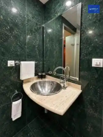 Bany de Apartament en venda en Sevilla amb Aire condicionat i Calefacció
