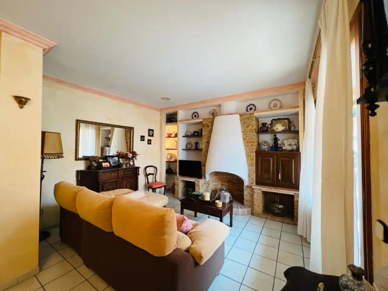 Casa aparellada amb terrassa en venda a Carretera de Cruïlles 31, imagen 9