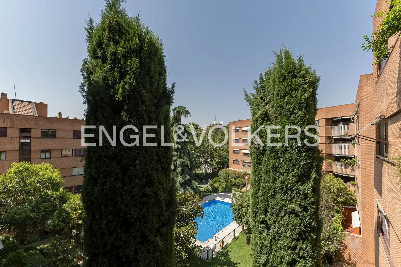 Vista exterior de Pis de lloguer en Madrid amb Aire condicionat, Calefacció i Jardí privat