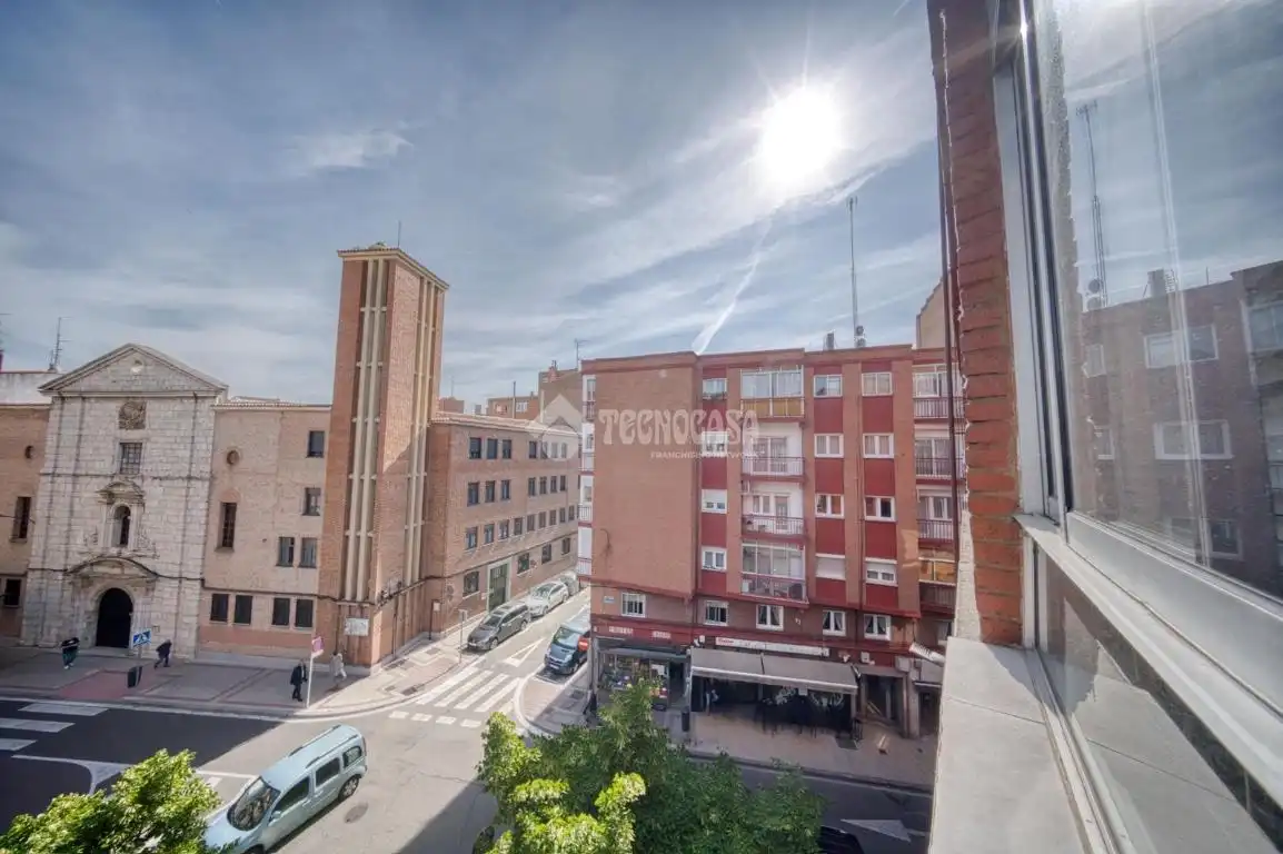 Vista exterior de Piso en venta en Valladolid con Calefacción, Parquet y Terraza