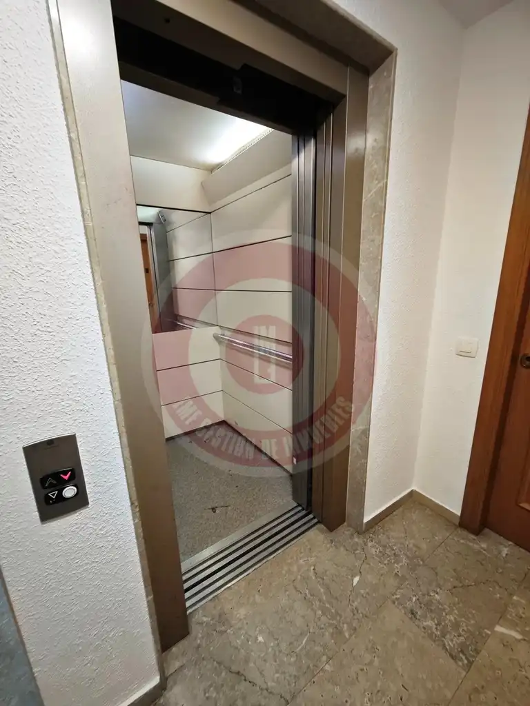 Wohnung zum Verkauf in Algarrobo mit Klimaanlage, Terrasse und Gemeinschaftspool