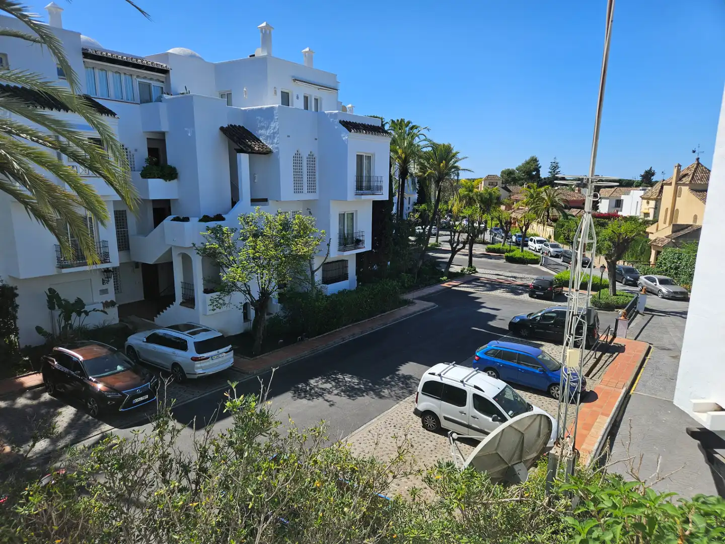 Vista exterior de Local de lloguer en Marbella amb Aire condicionat