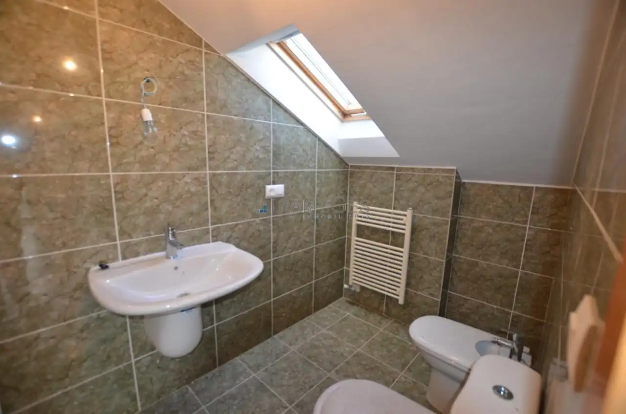 Baño de Casa o chalet en venta en Oia con Calefacción, Jardín privado y Terraza