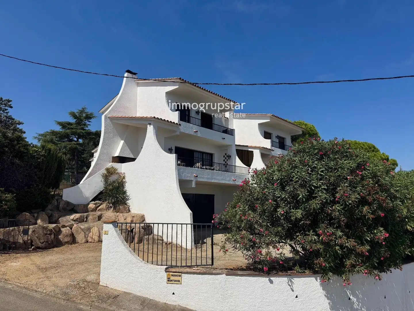 Terraced house with terrace for sale in de Narcis Monturiol
