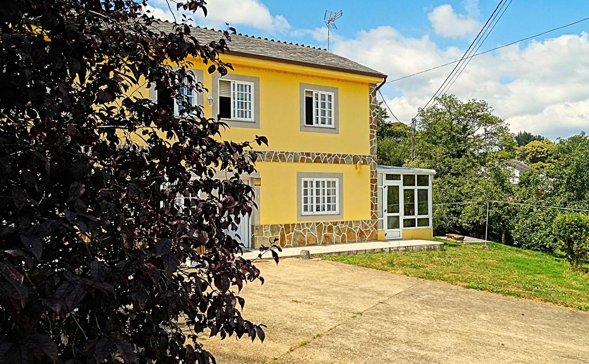 Vista exterior de Casa adosada en venda en Vilalba amb Calefacció, Jardí privat i Parquet