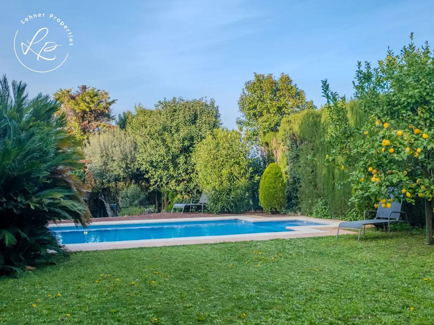 Piscina de Casa adosada en venta en Navata con Calefacción, Jardín privado y Piscina