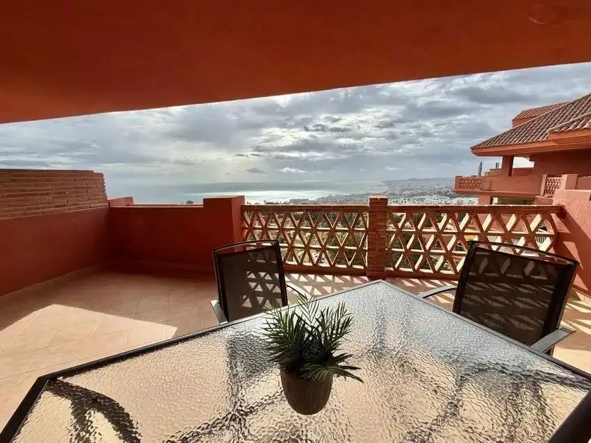 Terrasse von Maisonette zum Verkauf in Fuengirola mit Klimaanlage, Privatgarten und Terrasse