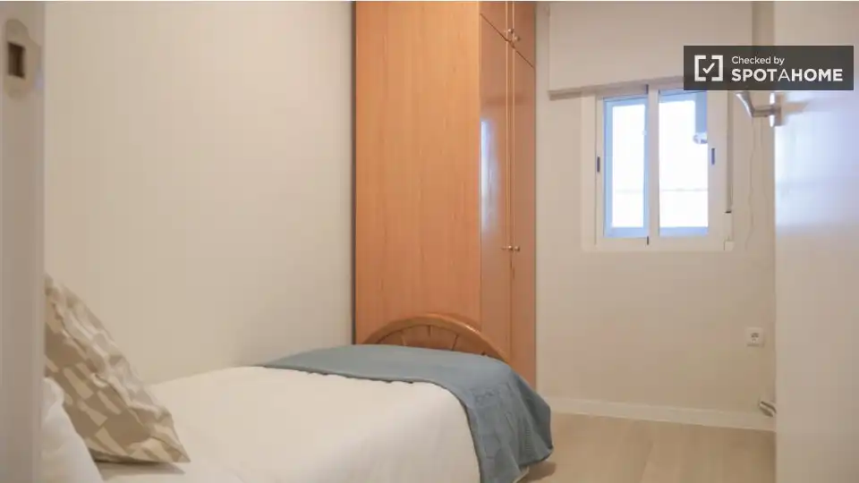Habitación de Apartamento para compartir en Madrid con Aire acondicionado, Calefacción y Terraza