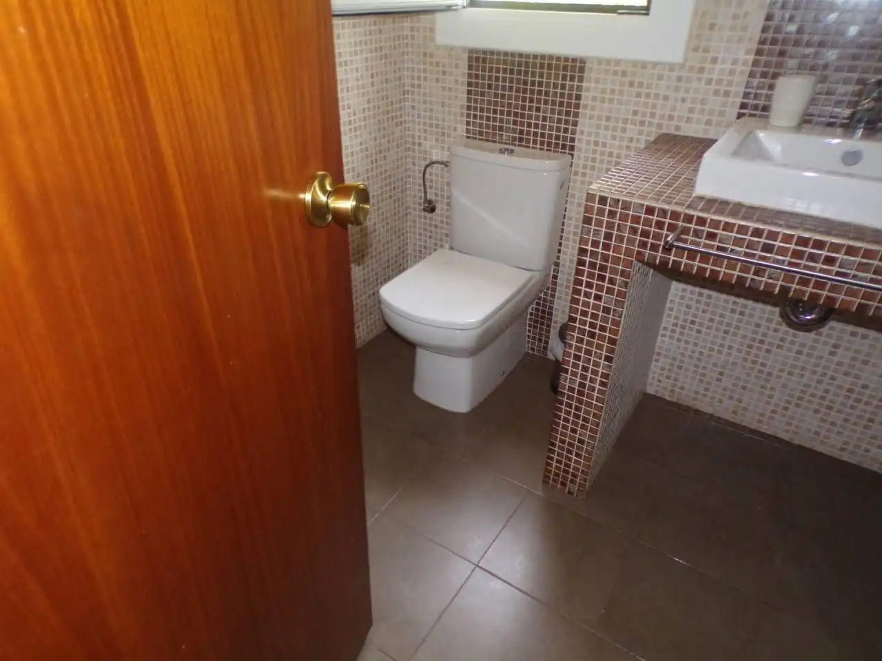 Bathroom of Flat for sale in Figueres  with Terrace and Furnished