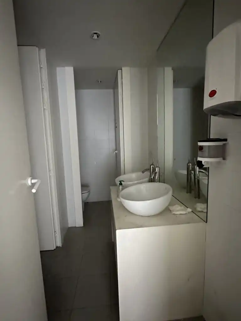 Bathroom of Commercial properties for rent in  Logroño  with Air Conditioner and Heating