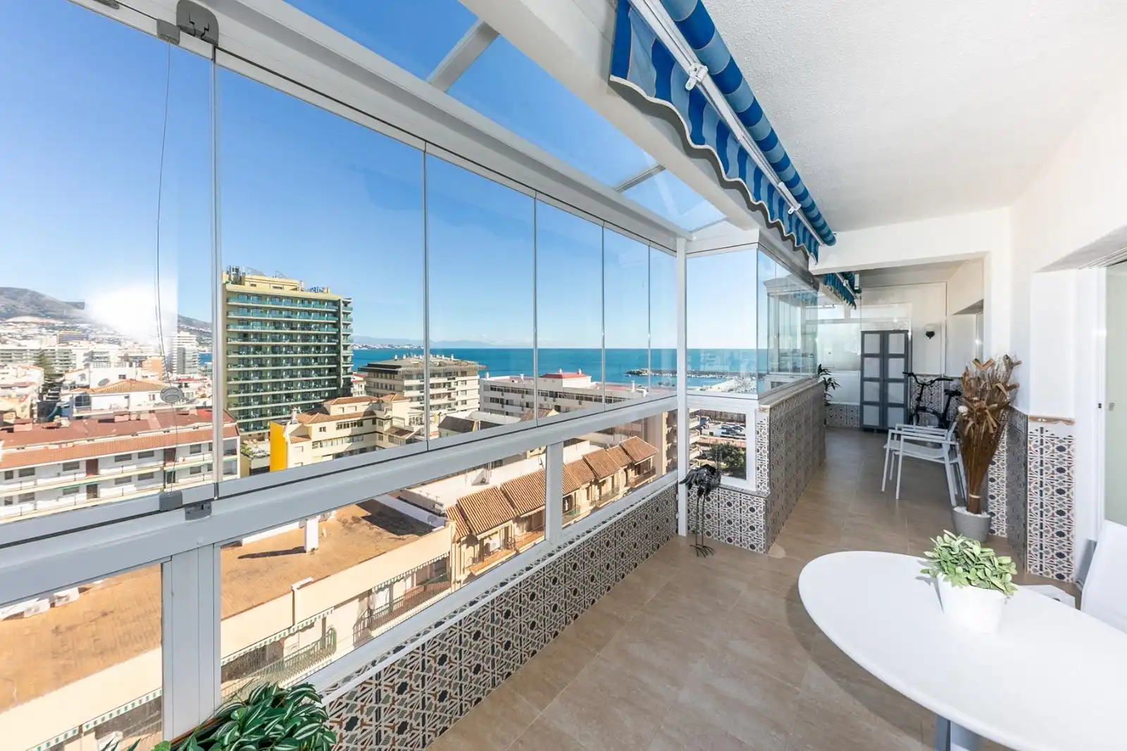 Terrasse von Dachboden zur Miete in Fuengirola mit Klimaanlage, Heizung und Terrasse