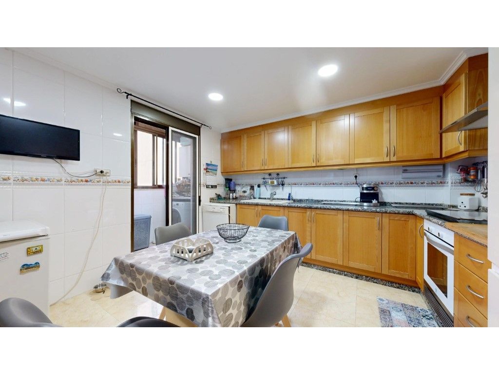 Kitchen of Apartment for sale in  Valencia Capital  with Air Conditioner, Heating and Balcony