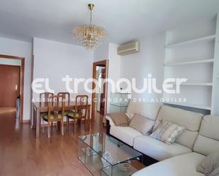 Sala d'estar de Pis de lloguer en  Madrid Capital amb Aire condicionat, Terrassa i Moblat
