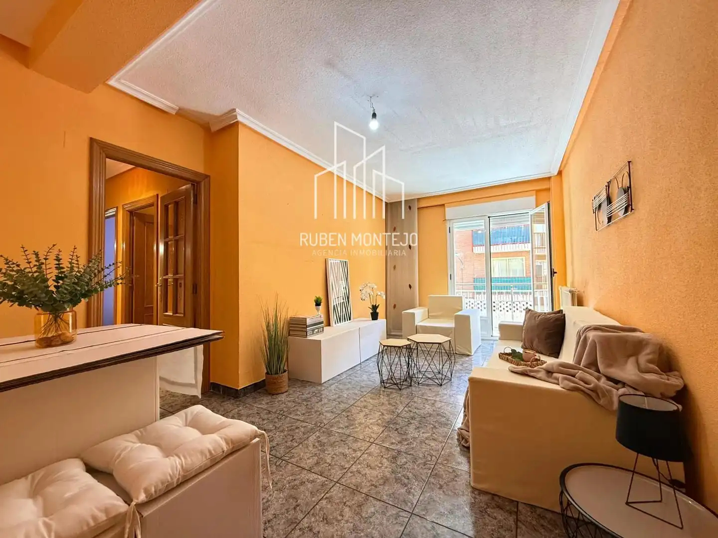 Vista exterior de Piso en venta en Santa Marta de Tormes con Calefacción y Terraza