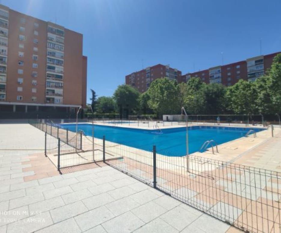 Swimming pool of Flat to rent in Alcorcón  with Air Conditioner, Heating and Washing machine