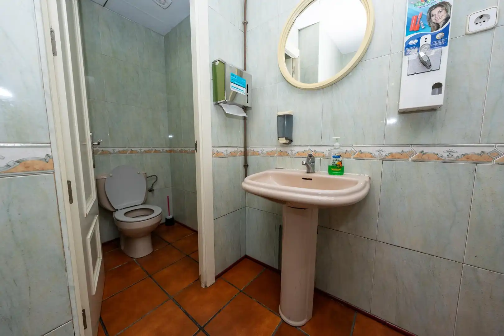 Badezimmer von Geschaftsraum zur Miete in Paracuellos de Jarama