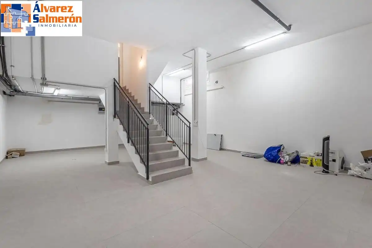 Casa adosada en venda en Albolote amb Jardí privat, Piscina i Alarma