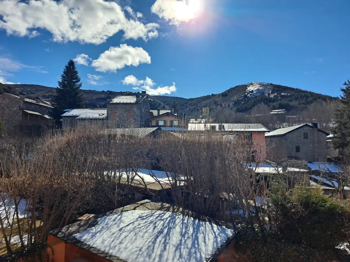 Vista exterior de Casa o xalet en venda en Fontanals de Cerdanya amb Calefacció, Terrassa i Moblat