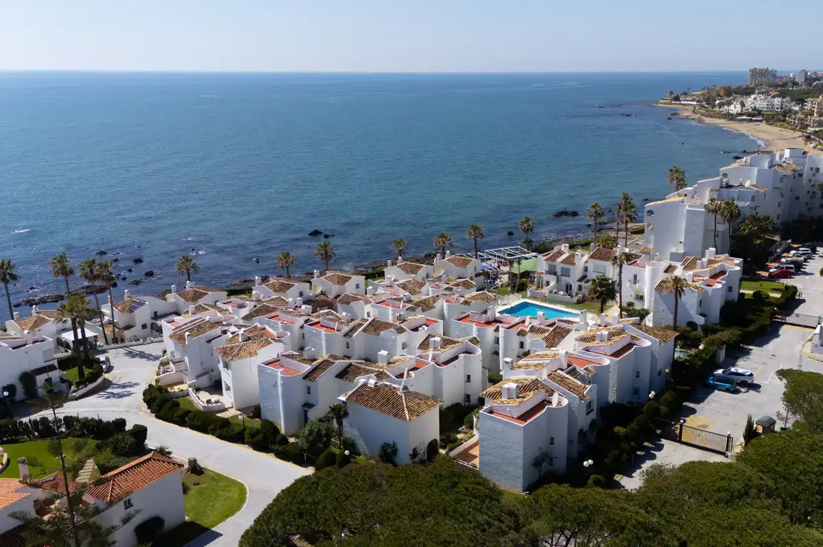 Vista exterior de Casa adosada en venda en Mijas amb Aire condicionat, Calefacció i Terrassa