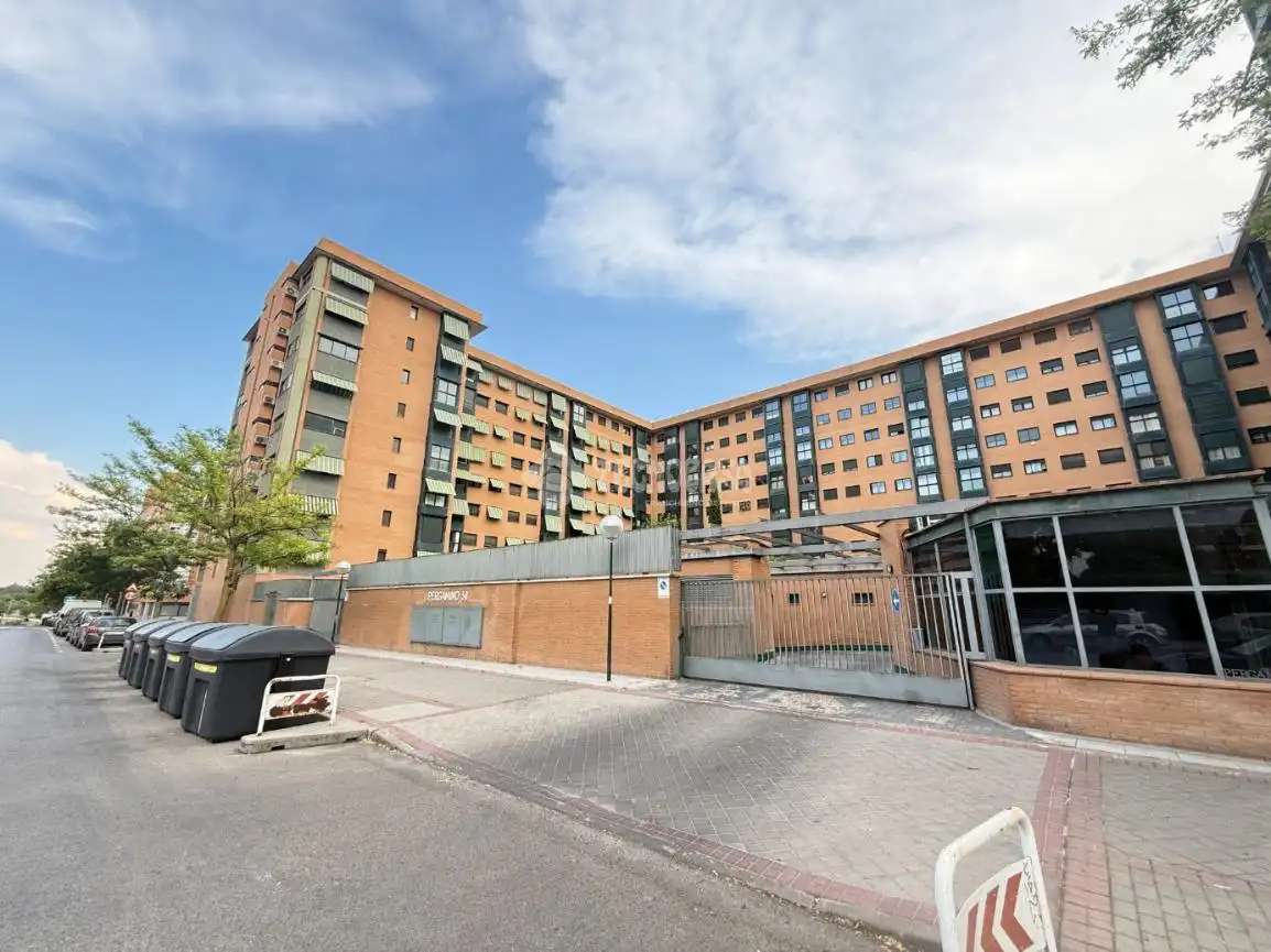 Vista exterior de Pis en venda en Madrid amb Aire condicionat, Calefacció i Piscina comunitària
