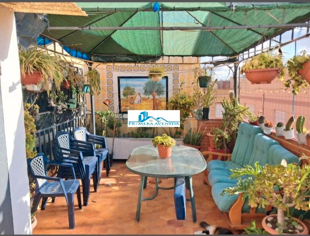 Terraza de Piso en venta en Catarroja con Amueblado, Horno y Balcón