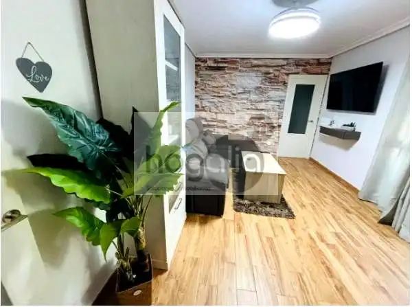 Living room of Flat for rent in Sevilla  with Air Conditioner, Terrace and Furnished
