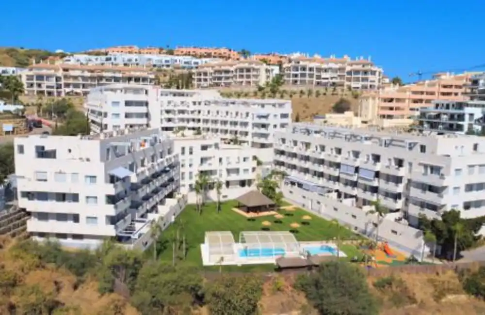 Vista exterior de Àtic en venda en Mijas amb Aire condicionat, Terrassa i Piscina