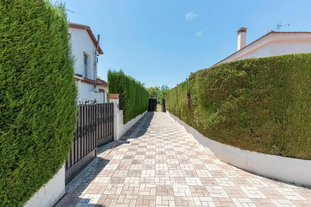 Vista exterior de Casa o xalet en venda en Albolote amb Aire condicionat, Balcó i Piscina comunitària