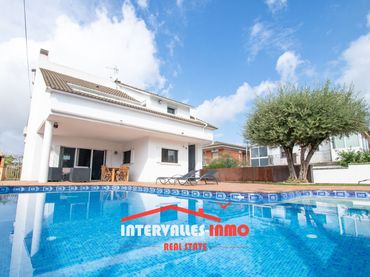 House with pool for sale in Palau-solità i Plegamans