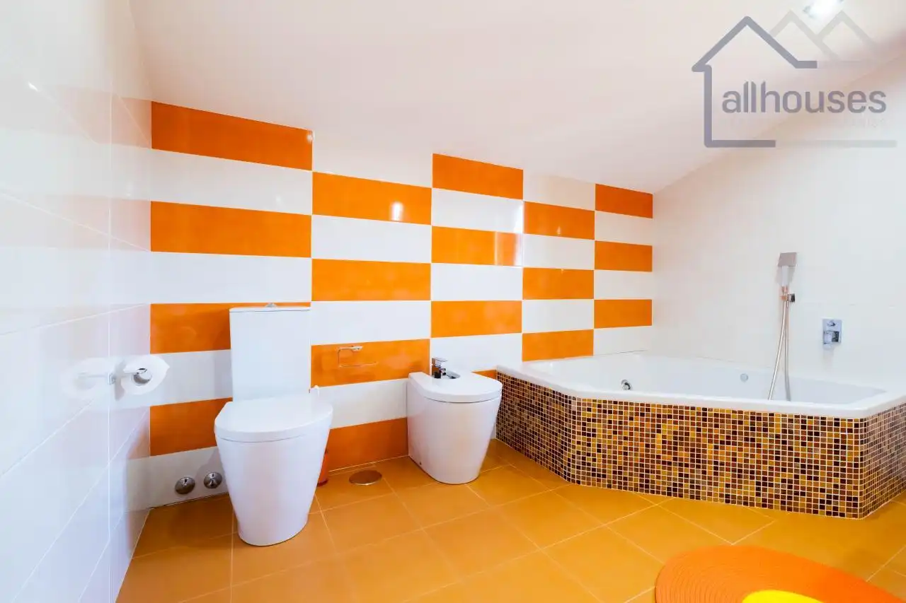 Baño de Casa o chalet en venta en Tui con Calefacción, Jardín privado y Terraza