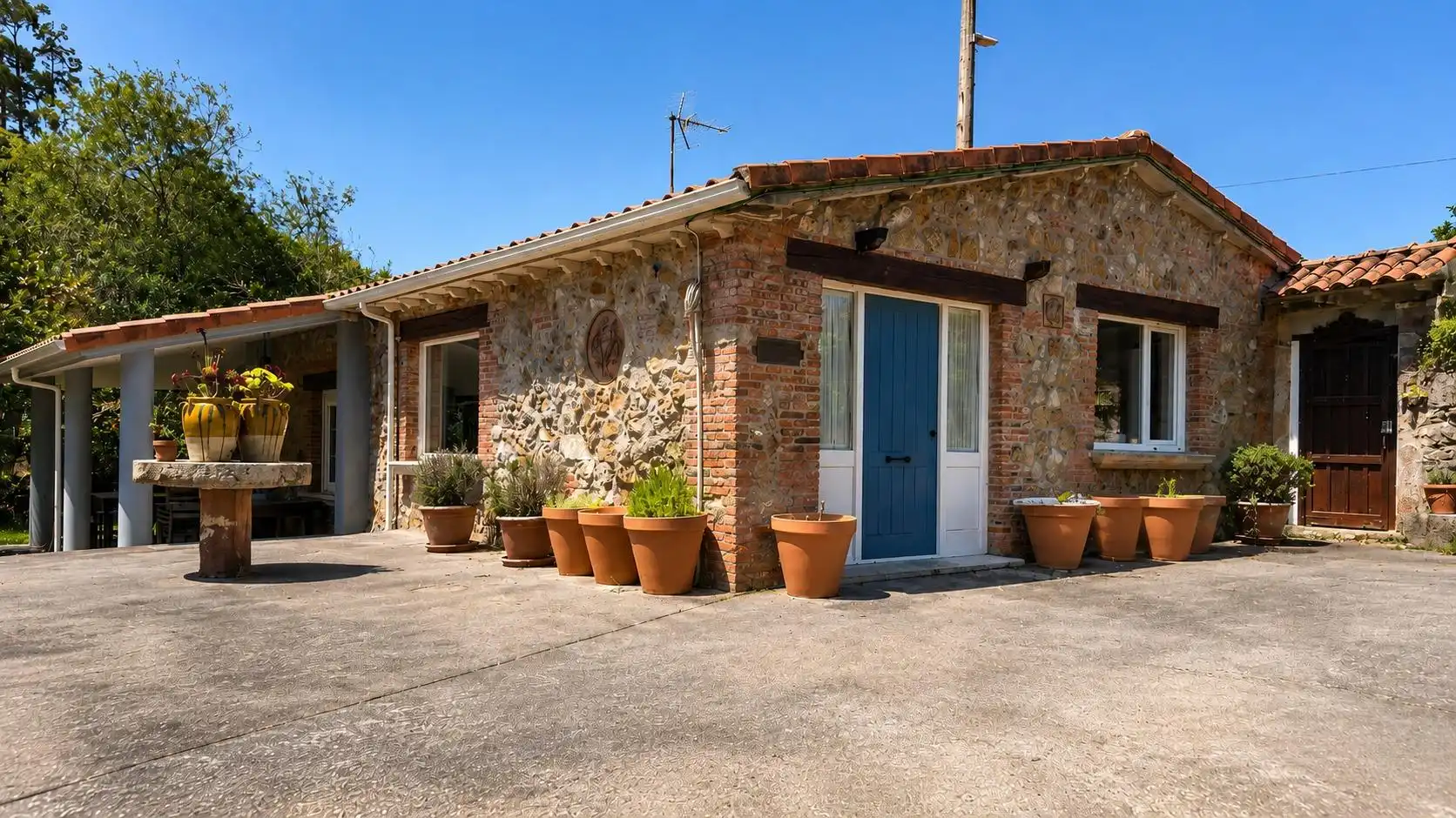 Vista exterior de Casa o xalet en venda en Alfoz de Lloredo amb Calefacció i Jardí privat