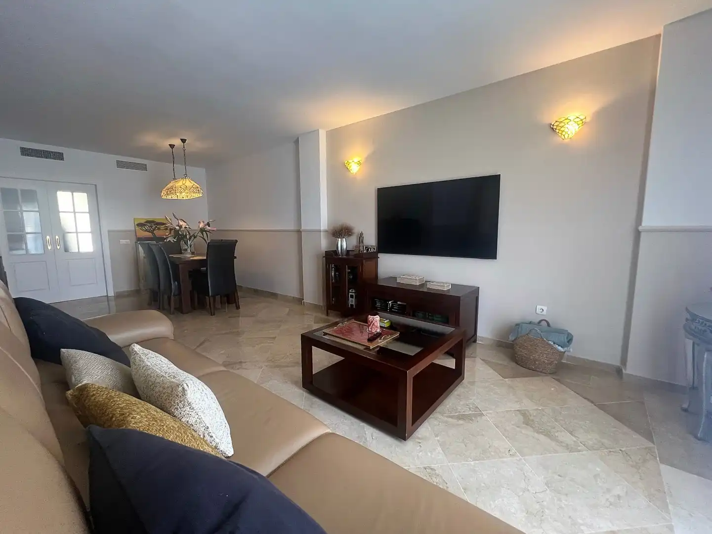 Sala d'estar de Apartament en venda en Mijas amb Aire condicionat, Terrassa i Traster