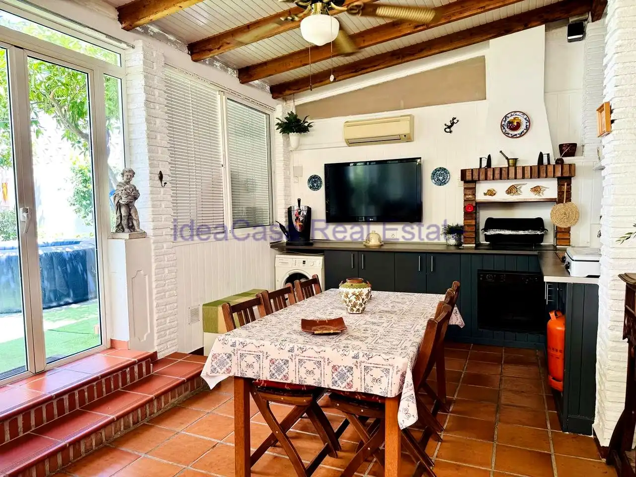 Cuina de Casa o xalet en venda en Málaga amb Aire condicionat, Jardí privat i Terrassa