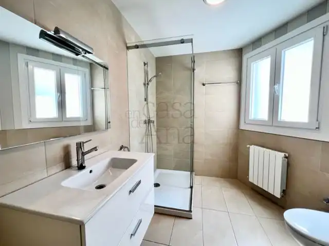 Baño de Piso en venta en Bilbao  con Calefacción y Balcón