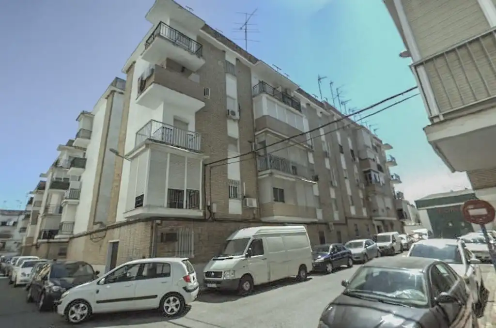 Vista exterior de Pis en venda en Dos Hermanas